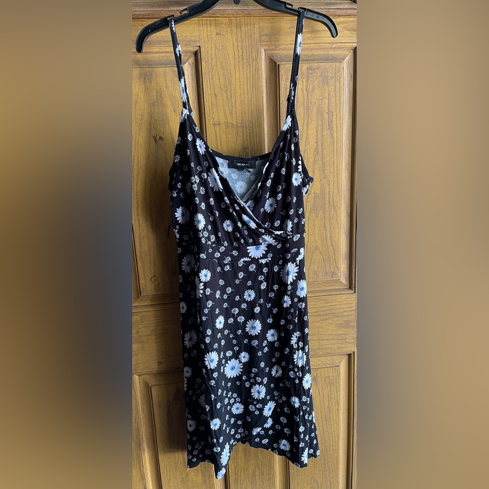 Forever 21 Floral Black and White Women's Dress 2X